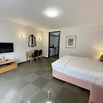 Country Plaza Halls Gap