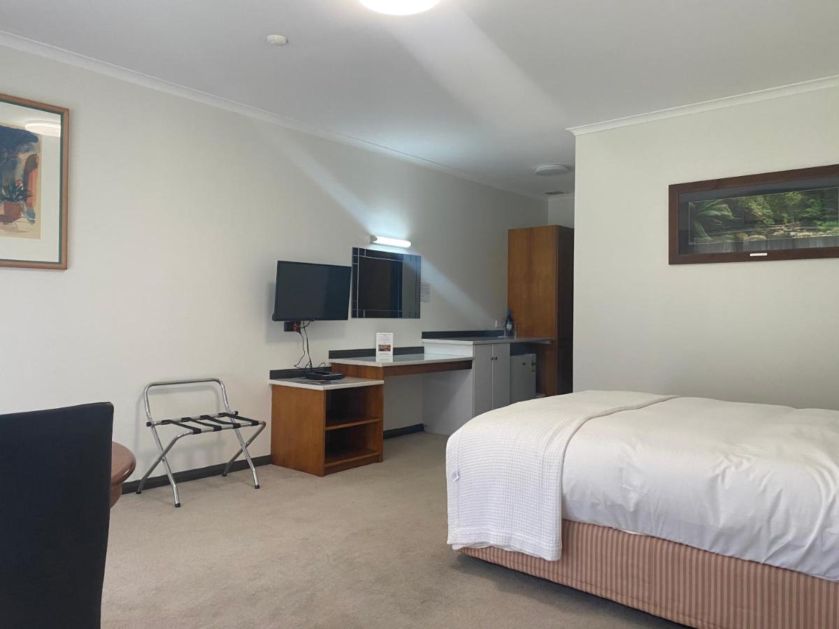 Country Plaza Halls Gap