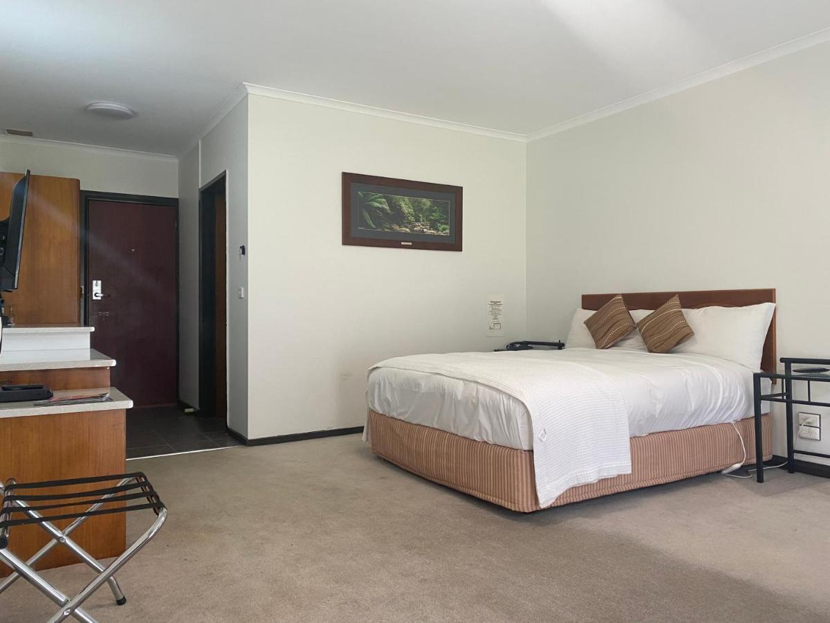 Country Plaza Motel
