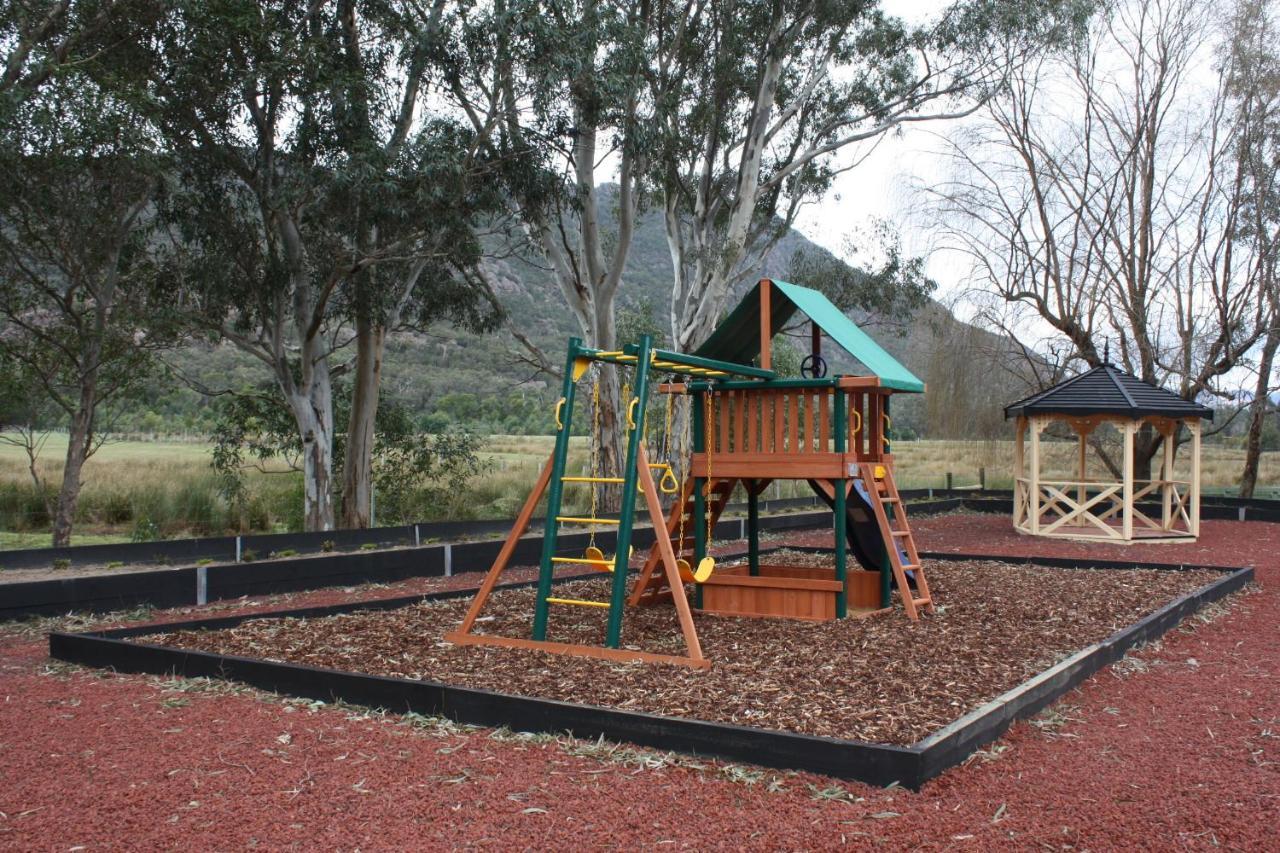 Country Plaza Motel 3*