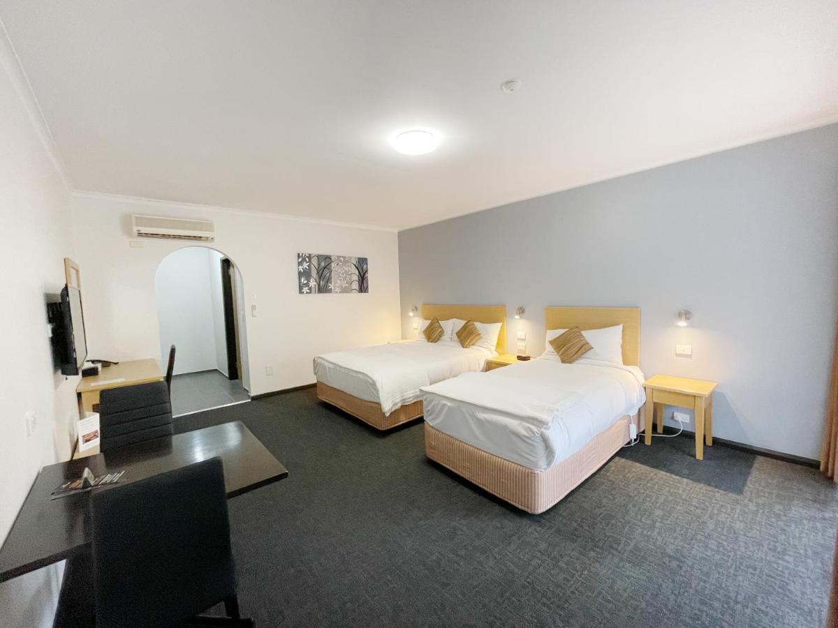 Country Plaza 3*
