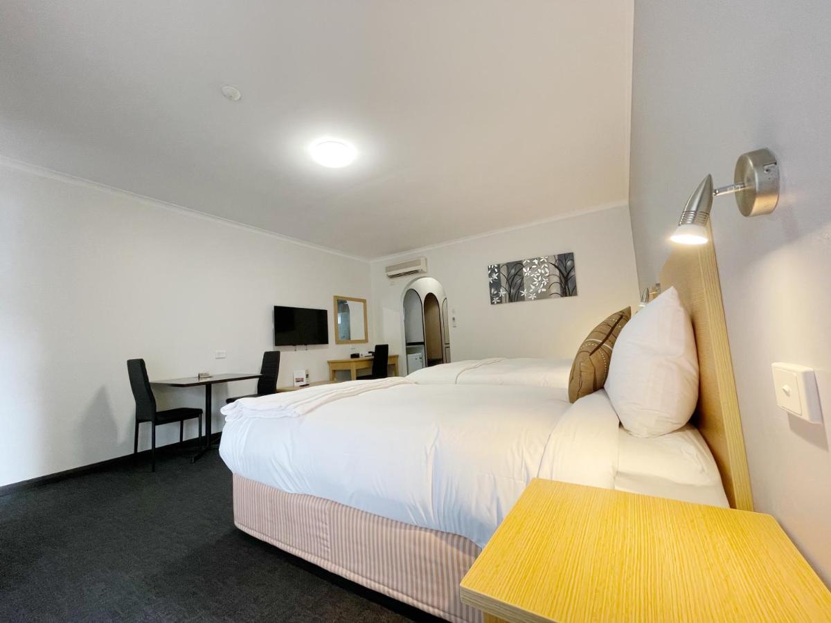 Country Plaza Halls Gap