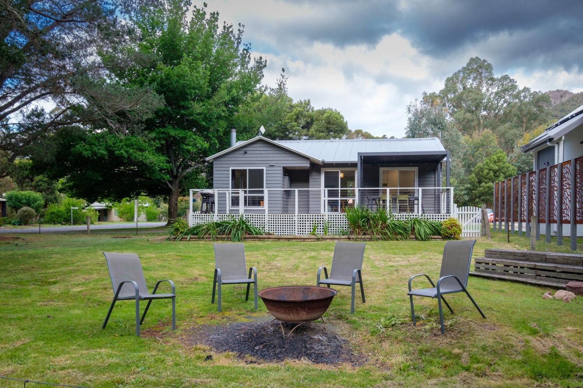 Serenity 2 Absolute Np Frontage Holiday home Halls Gap