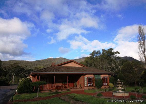 Country Plaza Motel 3*