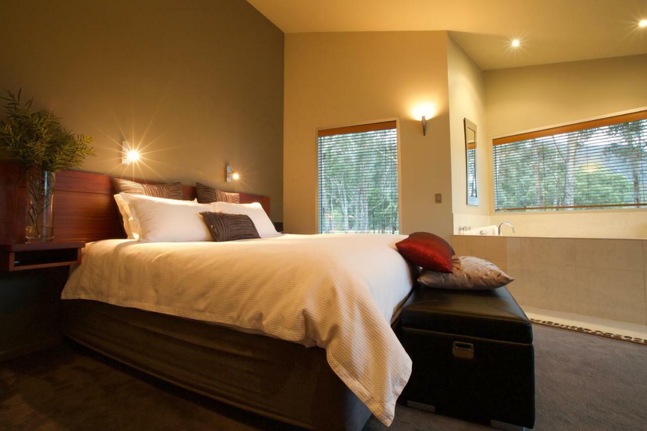 Ironstone Romantic Couples Retreat Halls Gap