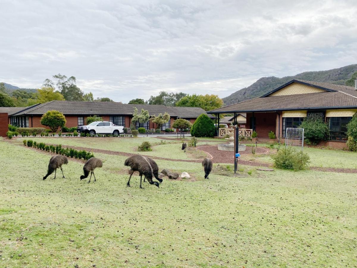 Country Plaza Motel 3*