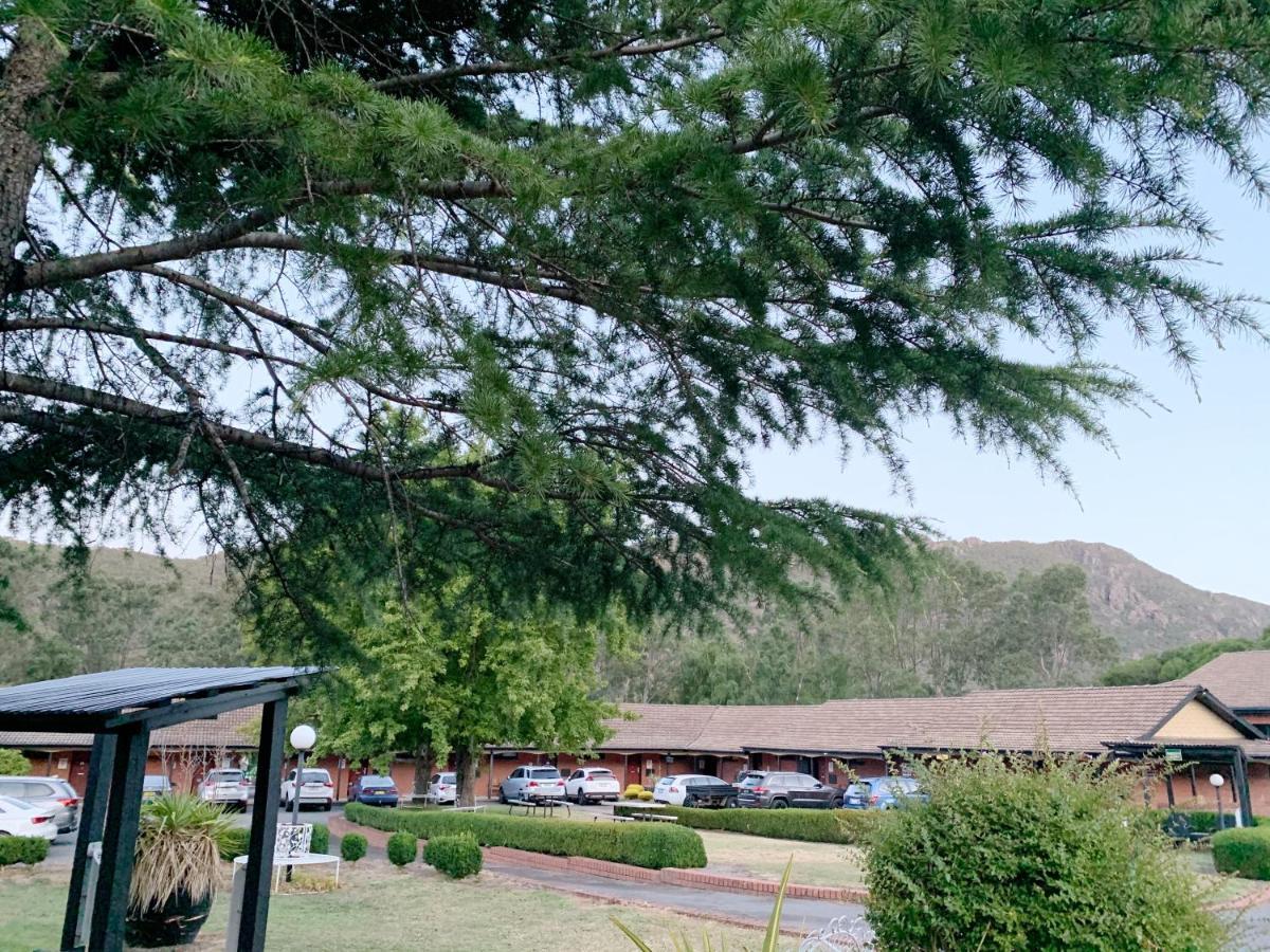 Country Plaza Motel 3*