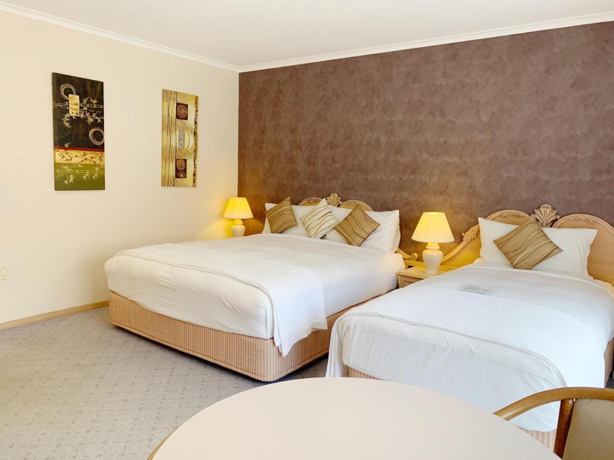Country Plaza Motel