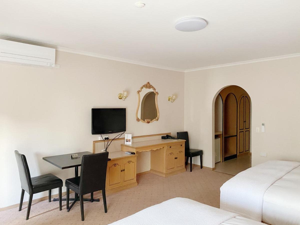 Country Plaza 3*